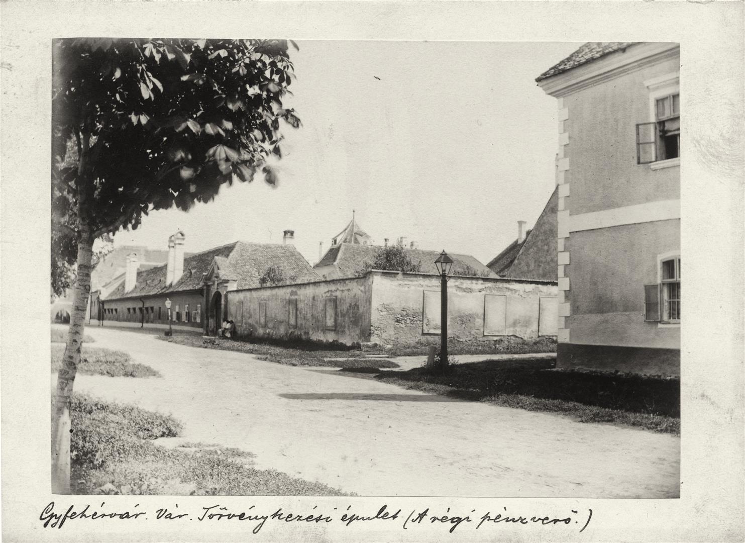 Clădirile monetăriei fotografiate de Adalbert Cserni la începutul secolului XX.