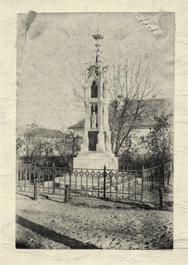 Monumentul Losenau la începutul secolului XX.